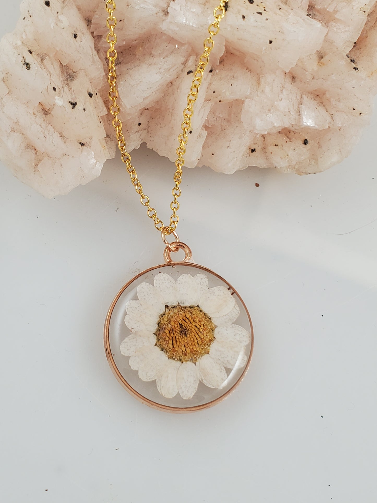 Daisy Botanical Resin Pendant